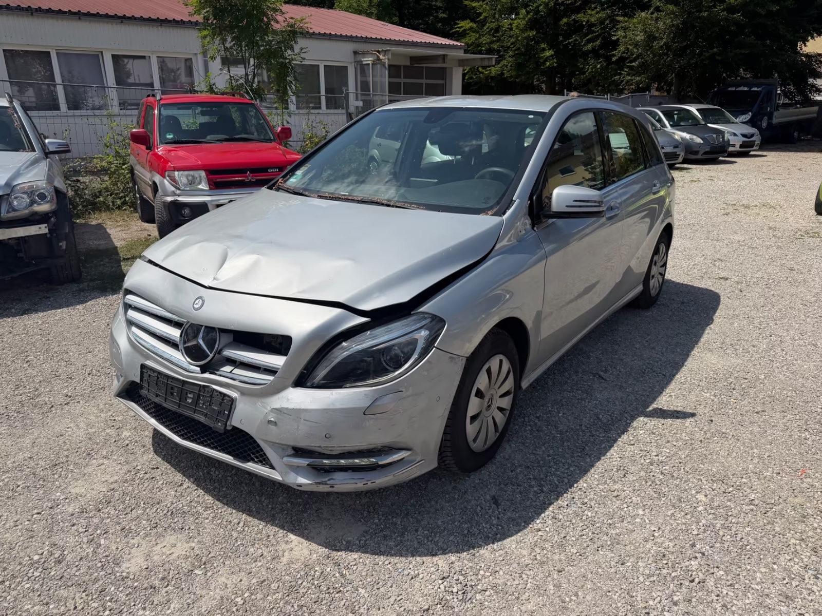 Mercedes-Benz B 180